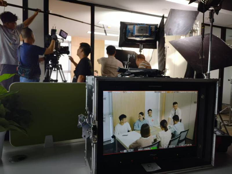 玛曲县TVC拍摄公司：科技产品视觉化大师，诠释未来感与功能美学